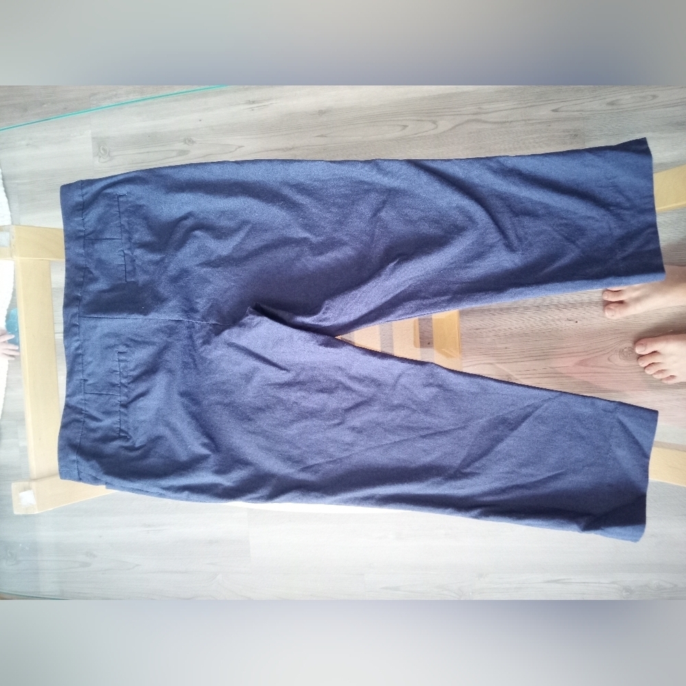 Mario Serrani Women's Navy Capris - Picture 3 of 3
